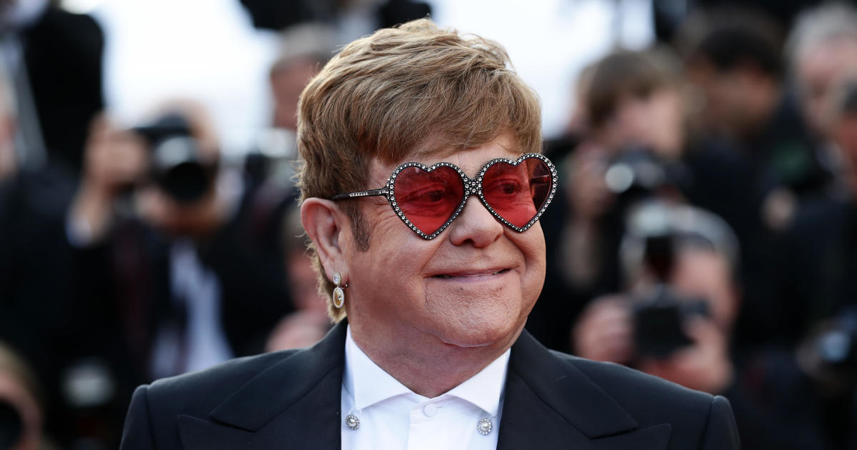 Elton John celebrates 30 years of sobriety