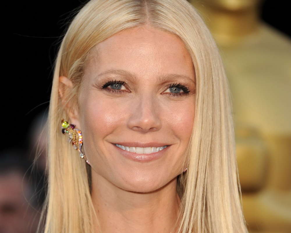 Gwyneth Paltrow Claims Rob Lowe’s Wife Taught Her How To Pleasure Her Man