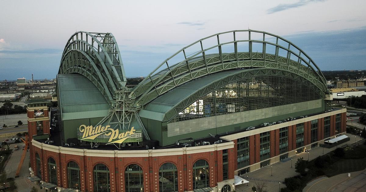 Cardinals-Brewers game off after positive COVID tests