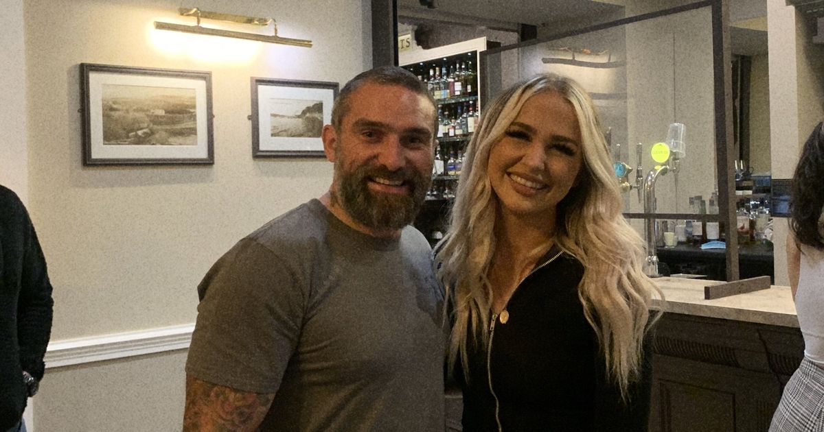 Ant Middleton buys fan brand new iPhone after smashing hers on night out