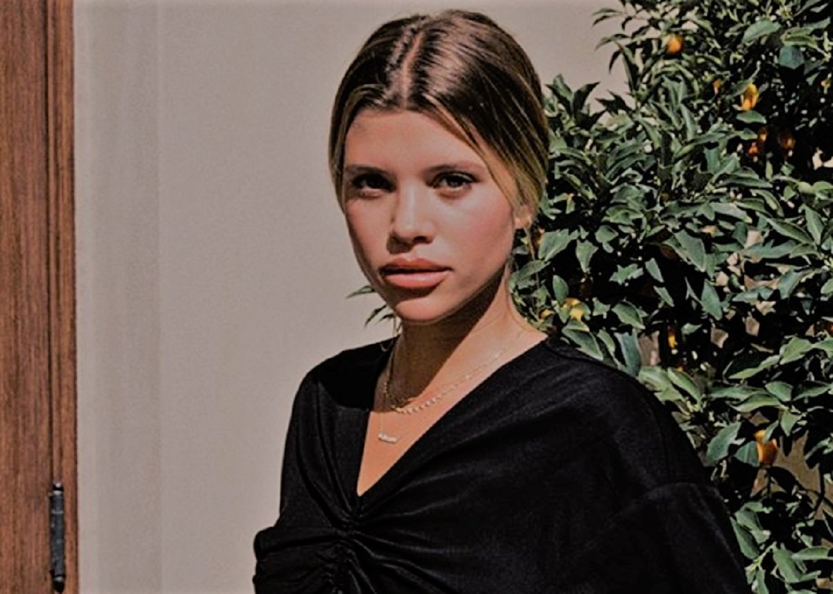 Sofia Richie Shows Off Her Legs In Pink Mini Dress