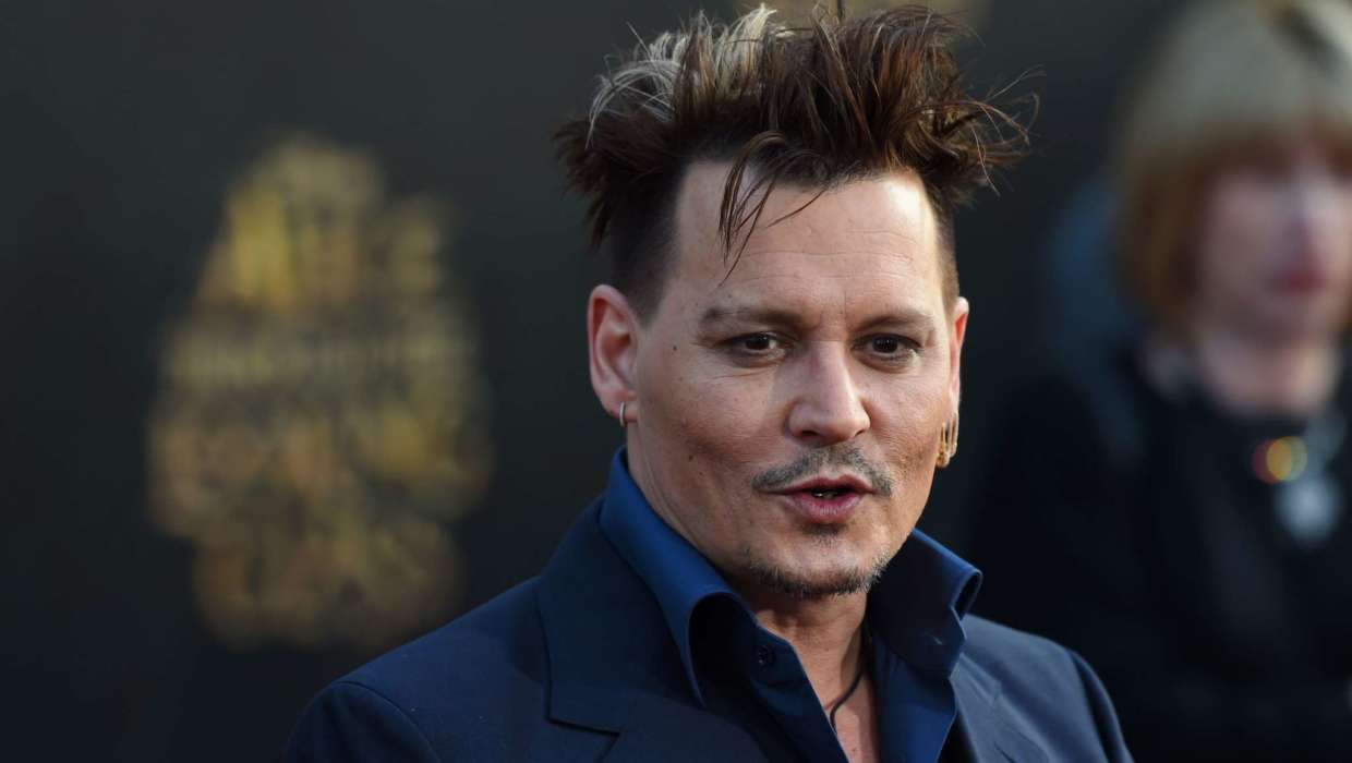 Johnny Depp Vandalized A Glass Frame Which Held The Painting Belonging To Amber Heard – He Changed The Name To ‘PEE’