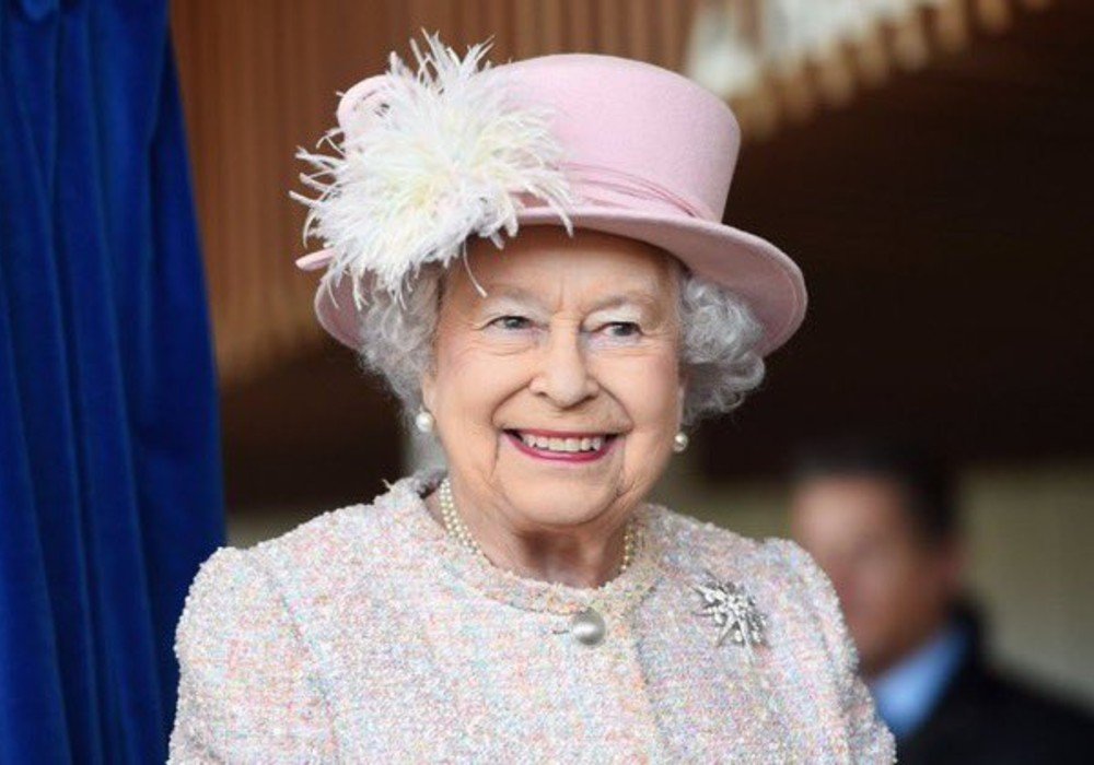 Queen Elizabeth’s First Face-To-Face Duty Since Lockdown Is A Knighthood Ceremony For This Popular Brit