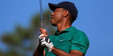 Tiger Woods bounces back in third round of Memorial