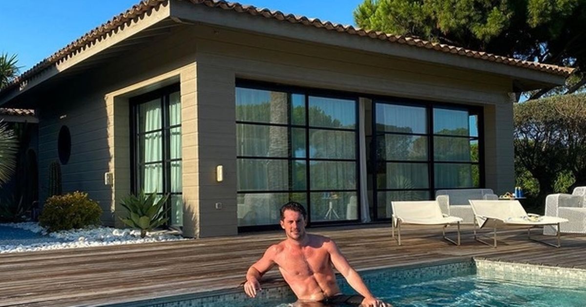 Piers Morgan’s son Bertie sends fans wild as he strips to unveil chiselled abs