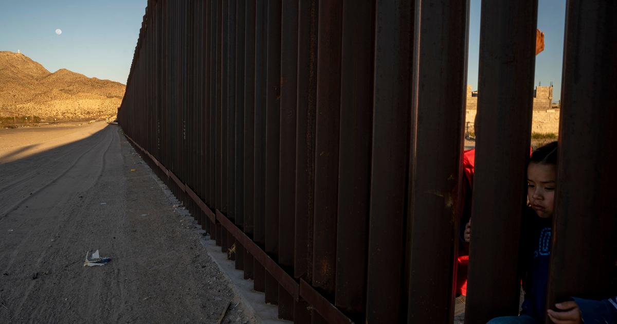 ACLU sues over U.S. border policy of expelling migrant children