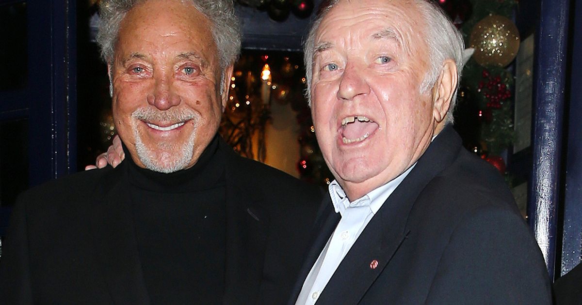 Jimmy Tarbuck hails NHS and Tom Jones as he plots comeback after cancer fight