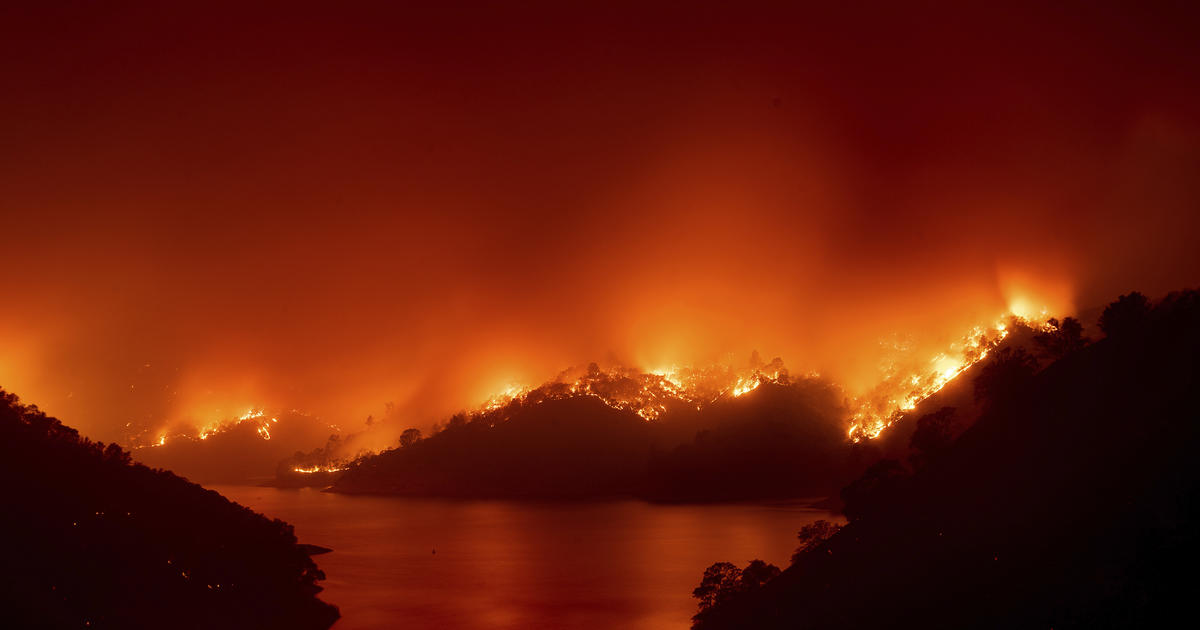 California wildfires in scorching heat threaten thousands of homes