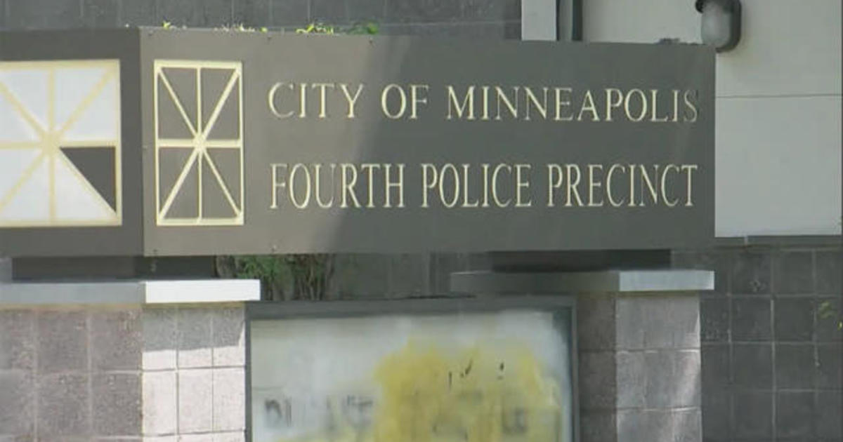 Minneappolis police officer fired over racist Christmas tree decorations is reinstated