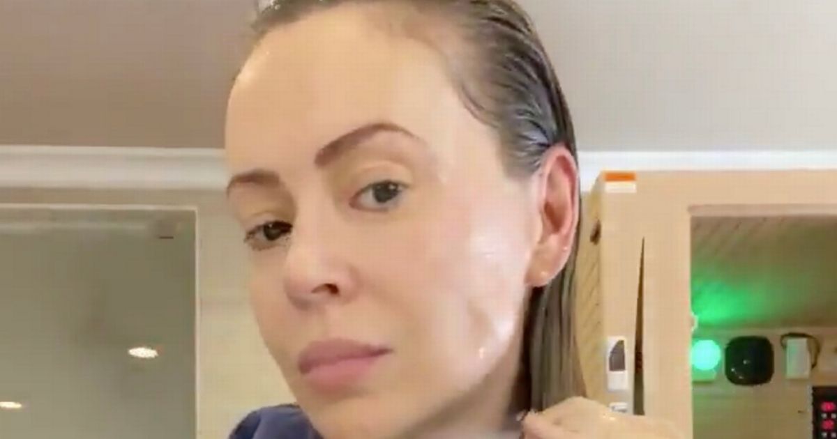 Alyssa Milano demonstrates major hair loss after chaotic coronavirus battle