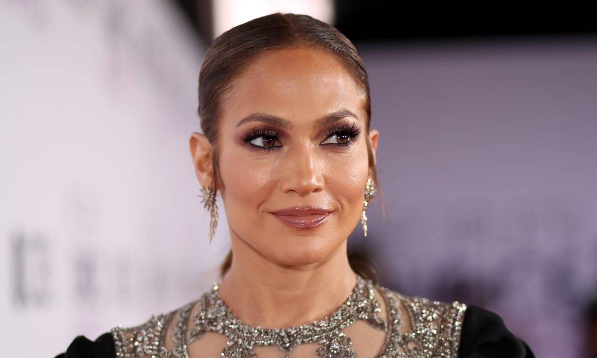 Jennifer Lopez Stuns In ‘Morning Face’ Pic Showing Off Her Natural Beauty