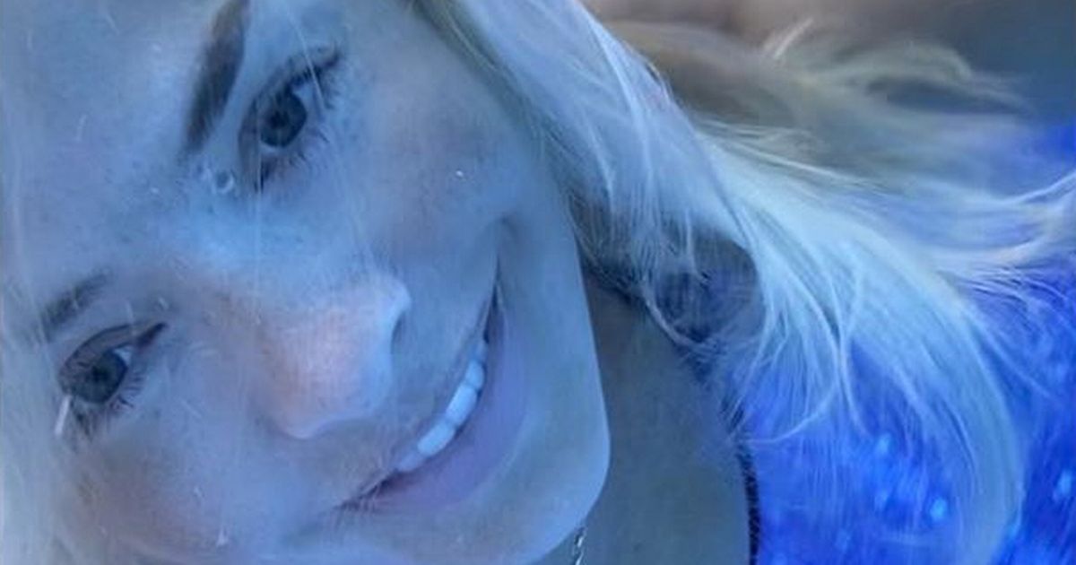 Holly Willoughby stuns in plunging black swimwear for artsy underwater pic