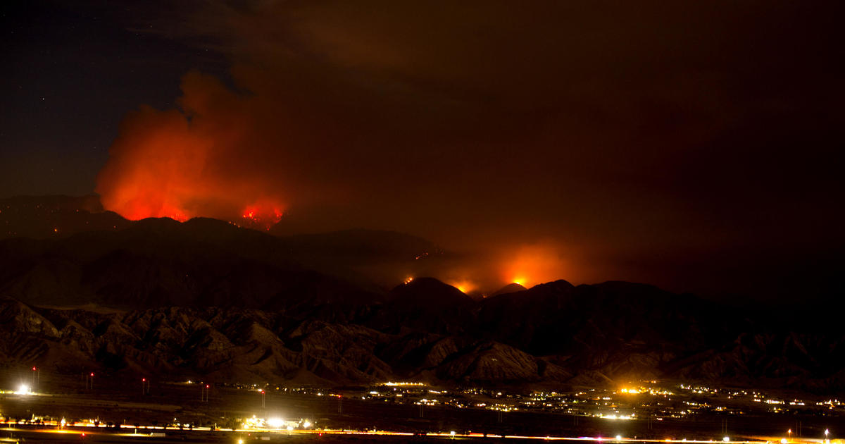 Apple Fire in California forces thousands to flee