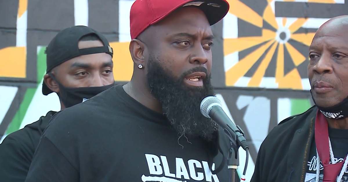 Father of Michael Brown Jr. attends Breonna Taylor protest