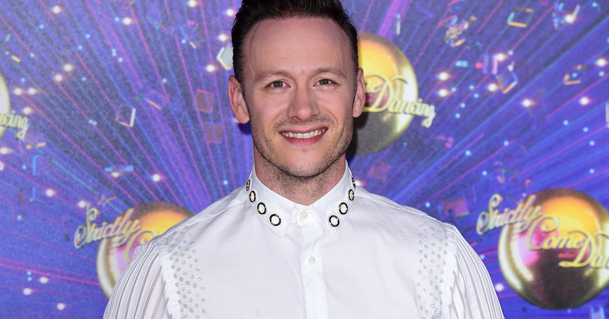 Strictly’s Kevin Clifton leaves fans swooning over his long lockdown hair