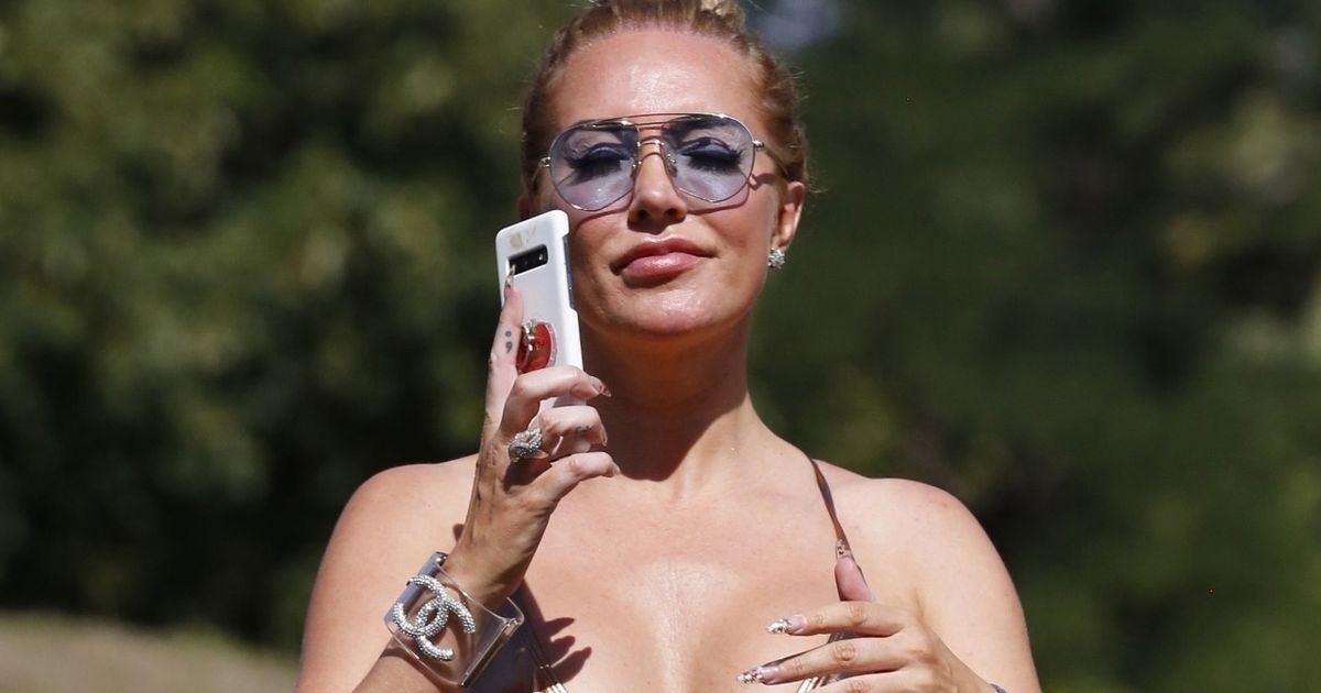 Aisleyne Horgan-Wallace dons minuscule gold string swimsuit on risqué park trip