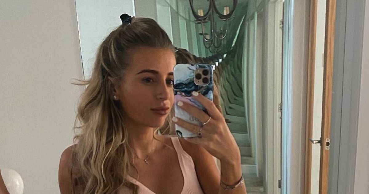 Dani Dyer proudly displays blossoming bump at 15 weeks in glowing pregnancy snap