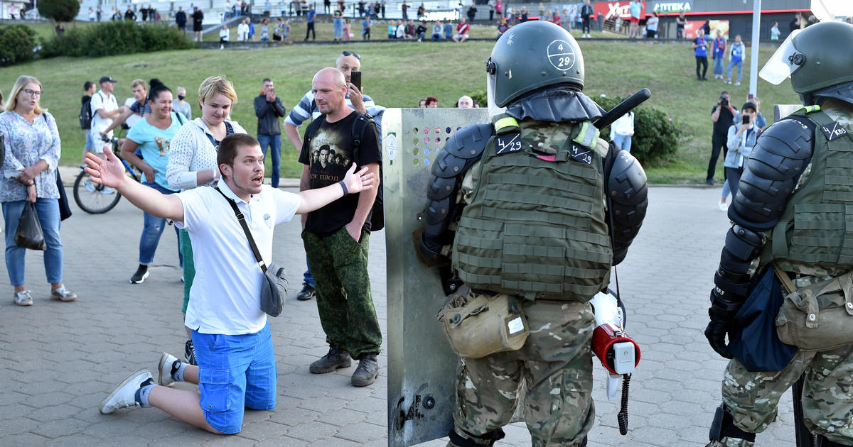 Belarus police shoot live rounds at protesters as EU considers sanctions