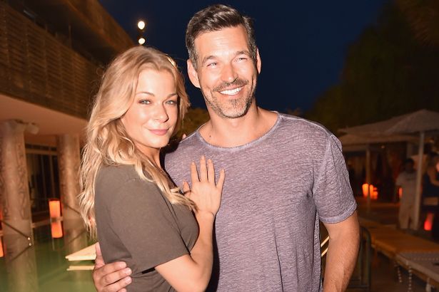 Eddie Cibrian (L) and Singer LeAnn Rimes