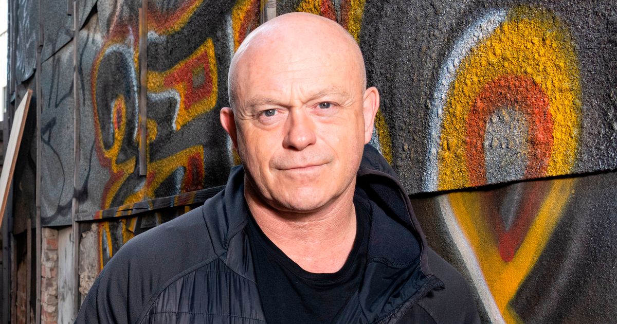 Ross Kemp looks unrecognisable after suffering numerous wasp stings to the face