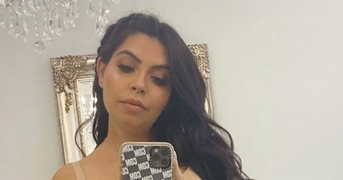 Cara De La Hoyde strips to underwear for photoshoot nine days after giving birth