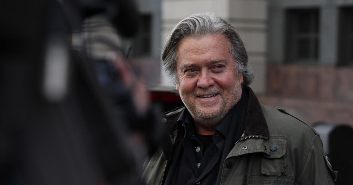 Steve Bannon indicted for fraud over campaign to build private border wall