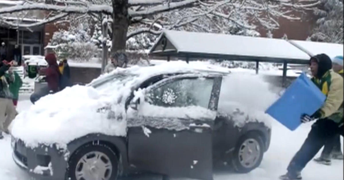 “Aggressive” snowball fight leads to UO football player’s suspension