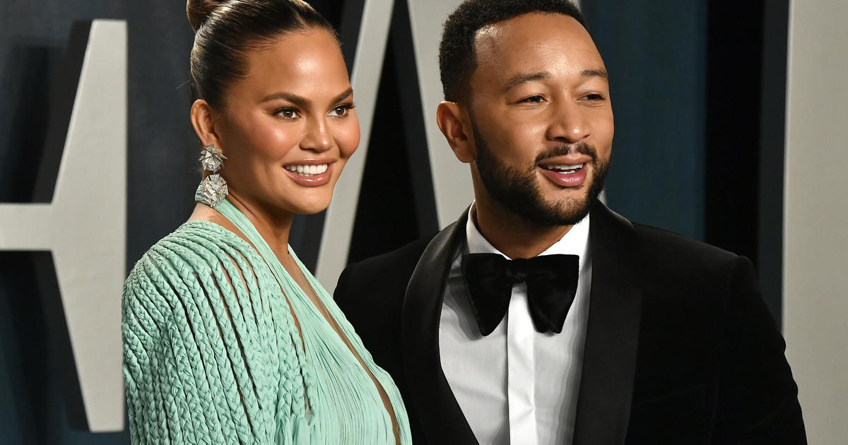 Chrissy Teigen and John Legend reveal they’re expecting 3rd child