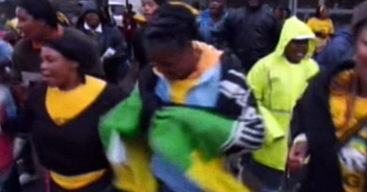 Thousands come together to remember Nelson Mandela