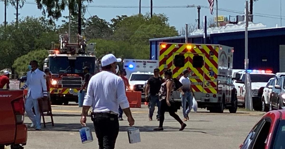 Gunman opens fire at San Antonio flea market