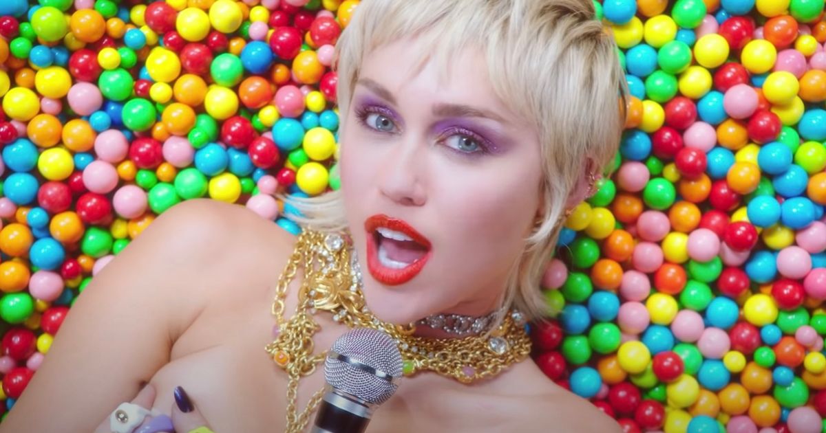 Miley Cyrus rubs naked body with sweets in raunchy new music video