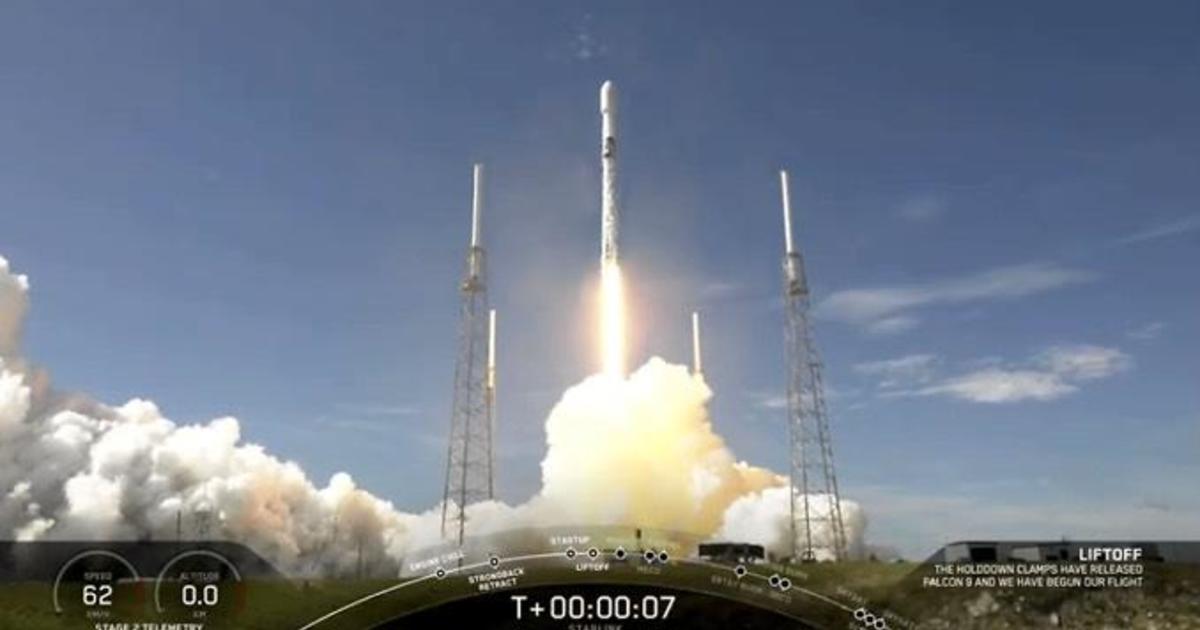 SpaceX launches 58 more Starlink satellites