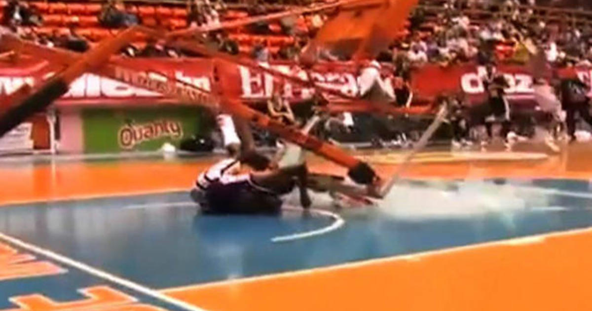 Watch: Globetrotter narrowly avoids getting crushed by falling hoop