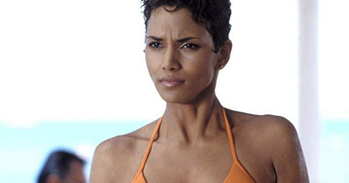 Bond Girl Halle Berry hasn’t aged a day in 18 years as she stuns in bikini