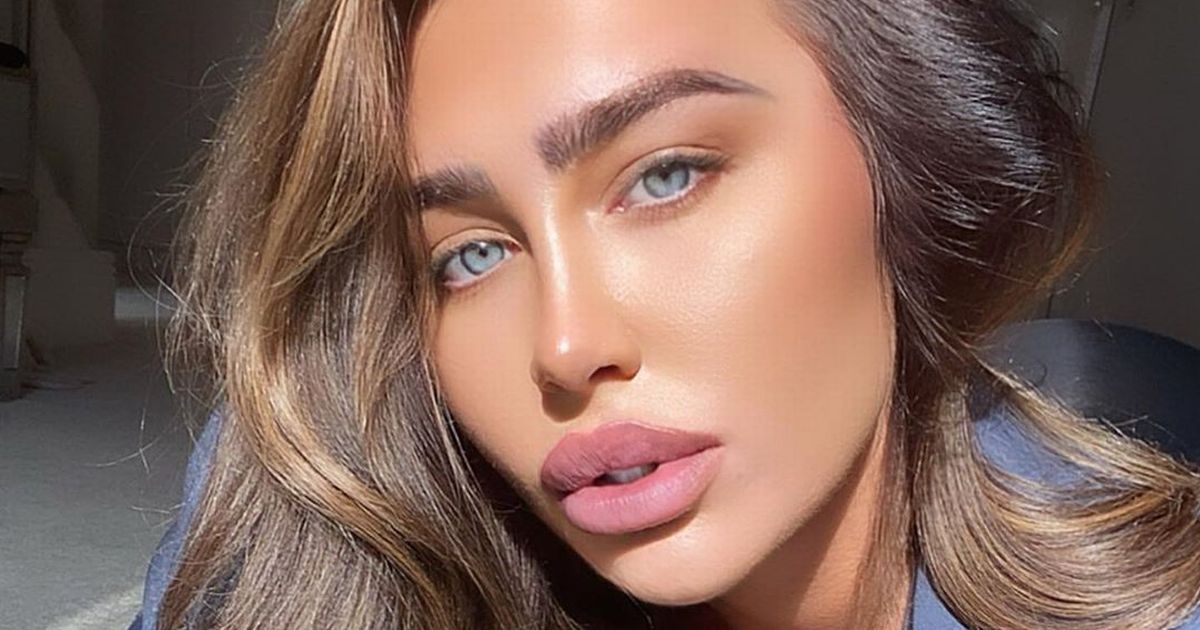 Lauren Goodger calls for airline staff to be axed after mum is thrown off flight