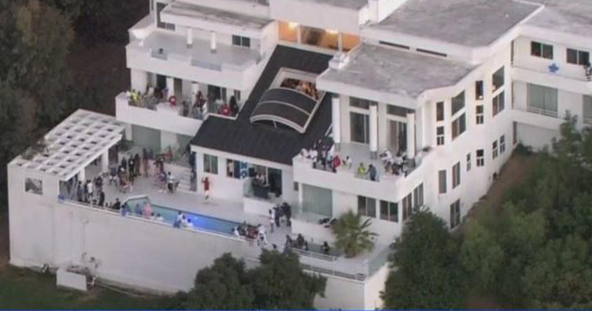 Person shot dead, 2 wounded at crowded L.A. mansion party