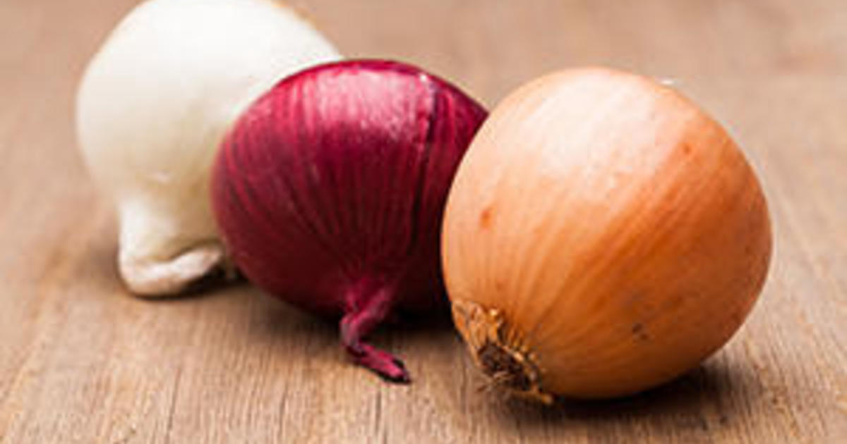 Salmonella outbreak tied to onions sickens nearly 900 in 47 states