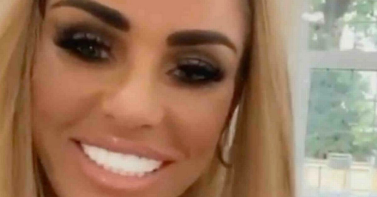 Katie Price stuns fans as she unveils swollen feet without casts for first time