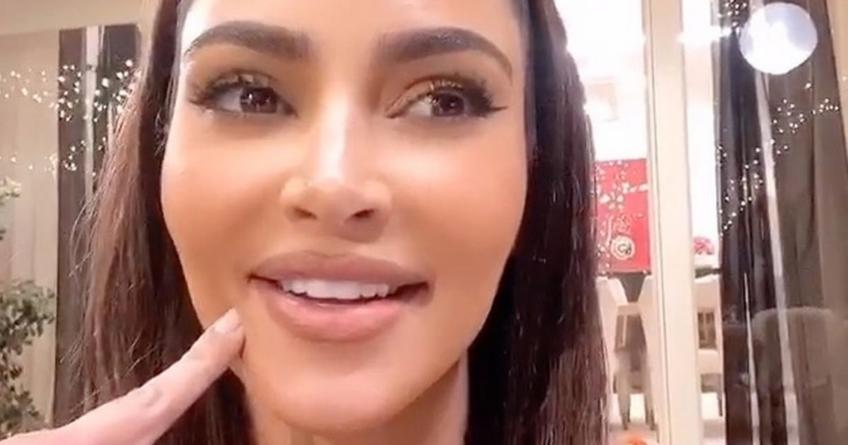 Kim Kardashian proves she hasn’t got ‘six toes’ but shows why it seems she has