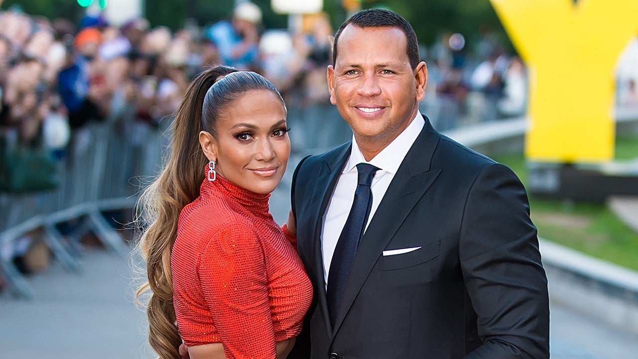 Jennifer Lopez And Fiance Alex Rodriguez Pose For Adorable Pics With Their Kids For Labor Day Celebration!