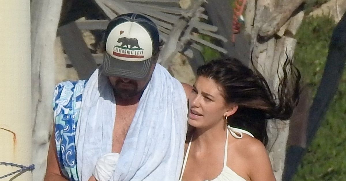 Leonardo DiCaprio, 45, and girlfriend Camila, 23, enjoy very flirty beach day