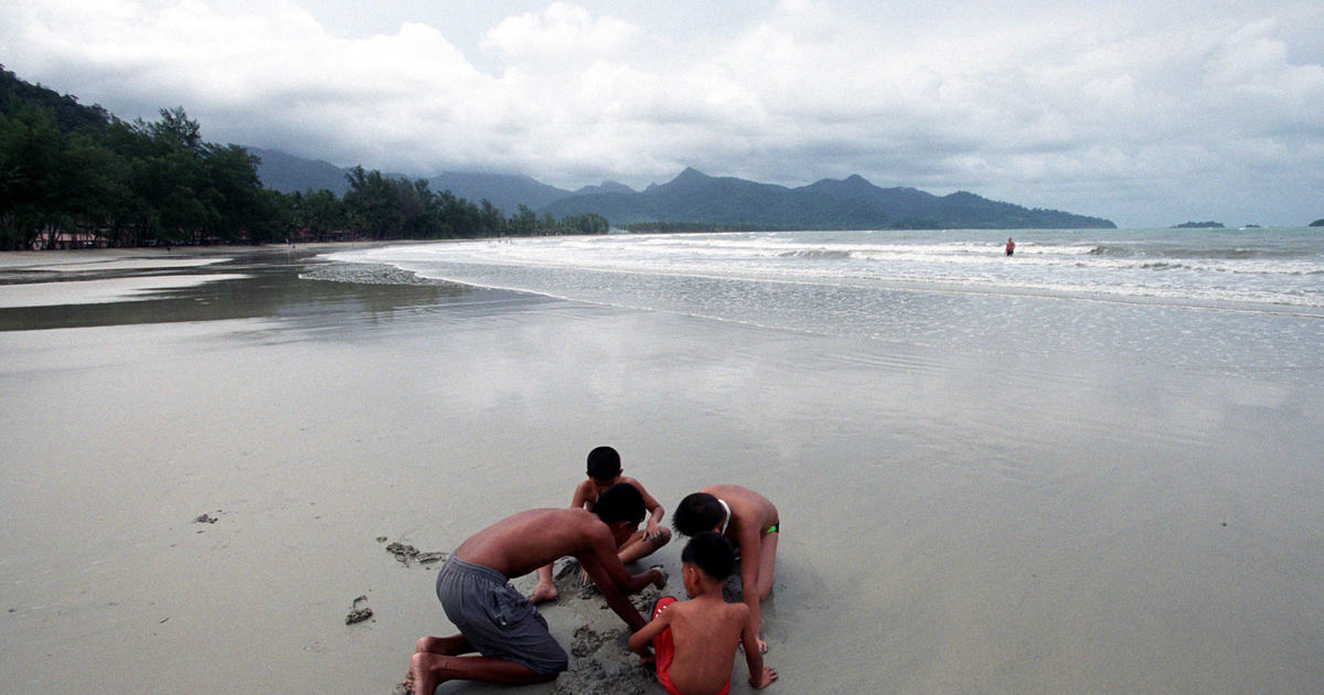 American faces prison over bad review of resort in Thailand