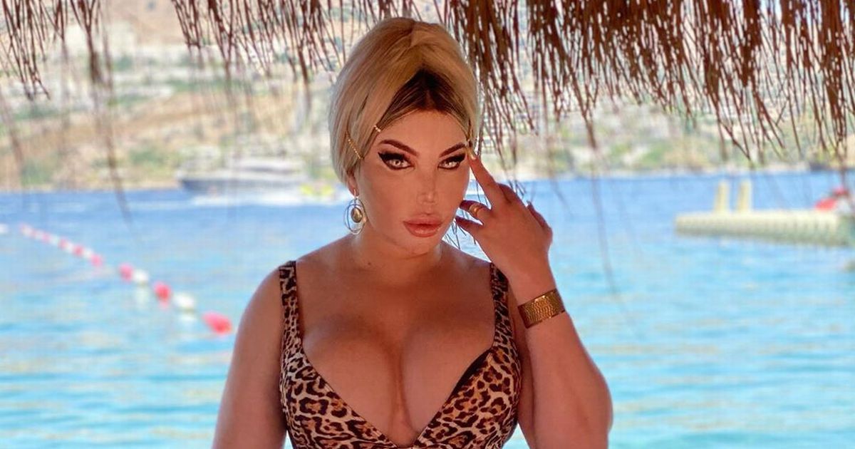 Former ‘Human Ken Doll’ Jessica Alves shows off tiny waist on Turkey holiday