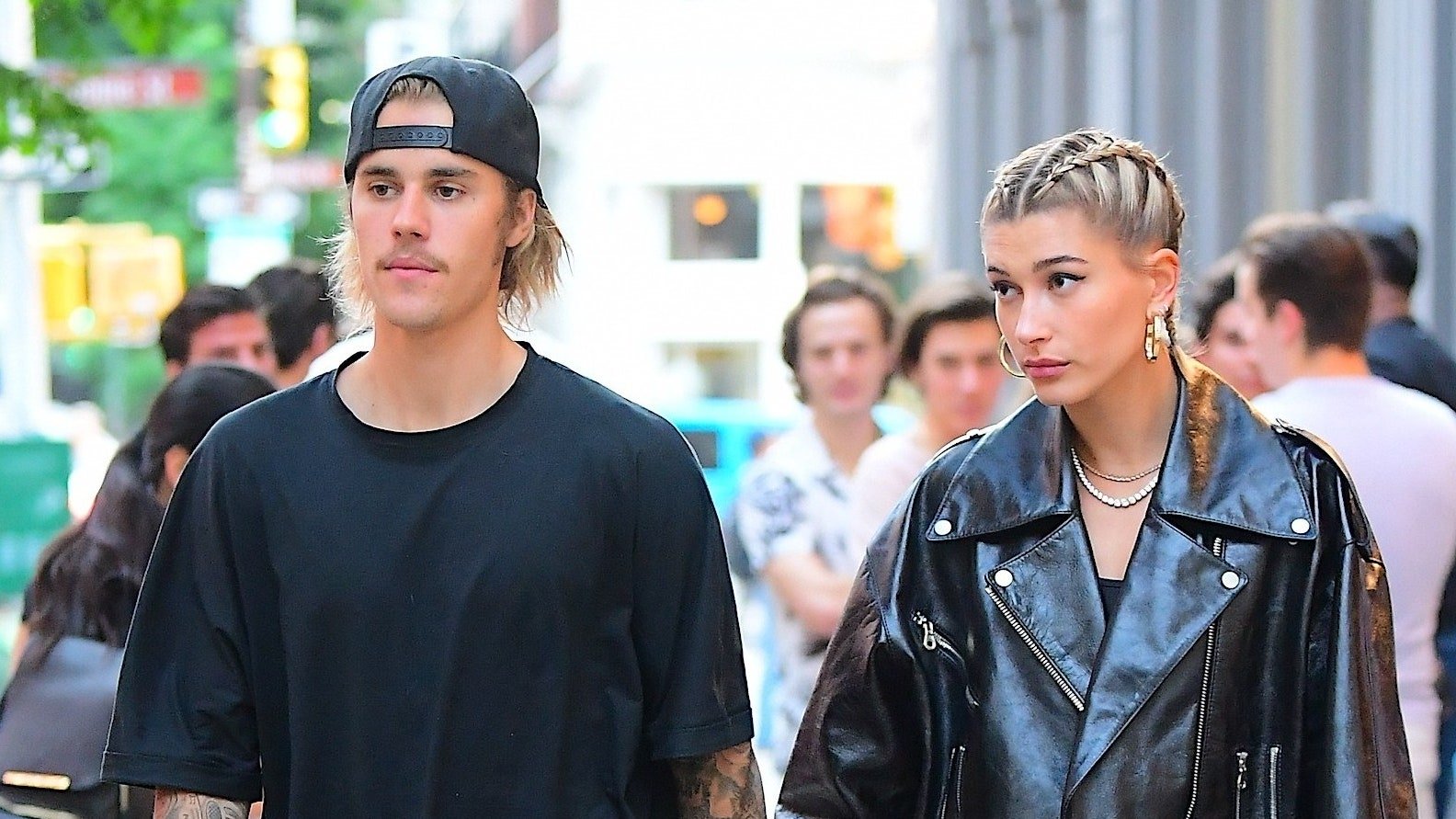 Justin Bieber Lip Syncs Ex Selena Gomez’s Name In New Song And People Freak Out – Here’s How Hailey Baldwin Feels About It!