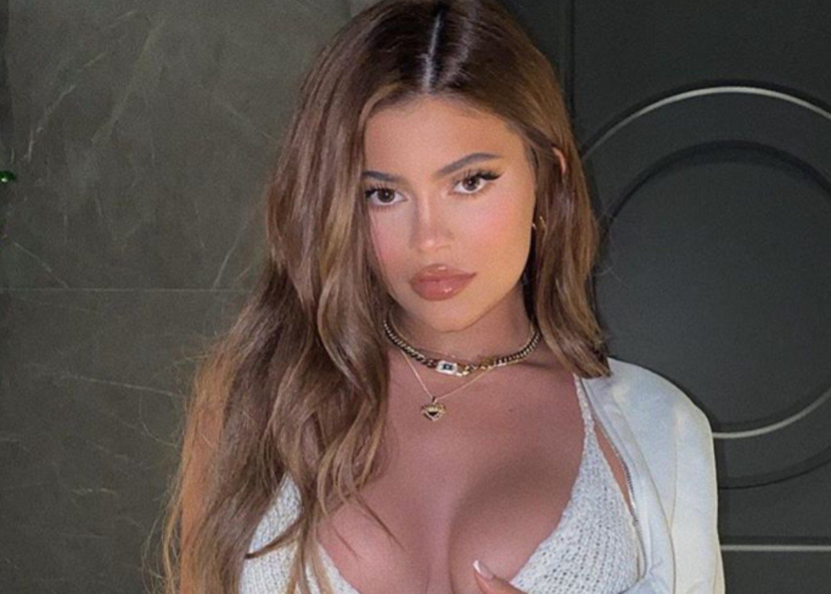 Kylie Jenner Flaunts Her Enviable Figure In Skims Bodysuit