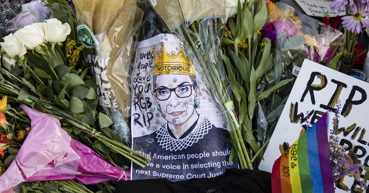 Mourners pay tribute to RBG outside Supreme Court