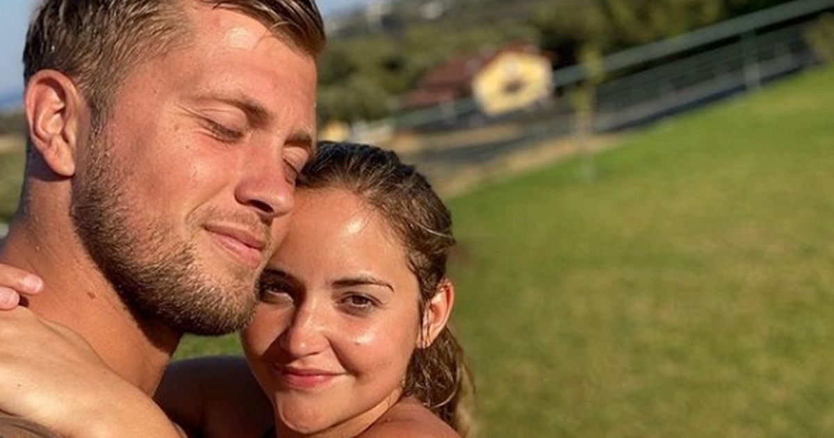 Jacqueline Jossa posts sizzling bikini snap with topless hubby Dan Osborne