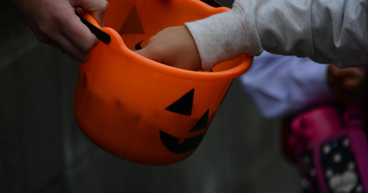 L.A. County warns against trick-or-treating during pandemic