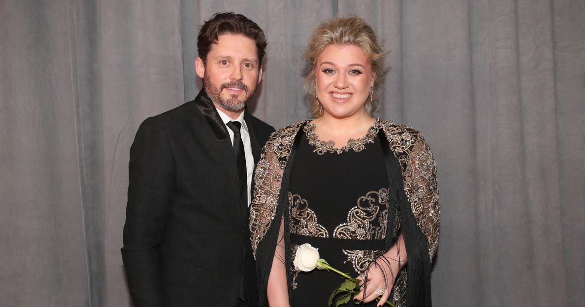 Kelly Clarkson ‘sued by former management company for $1.4 million’