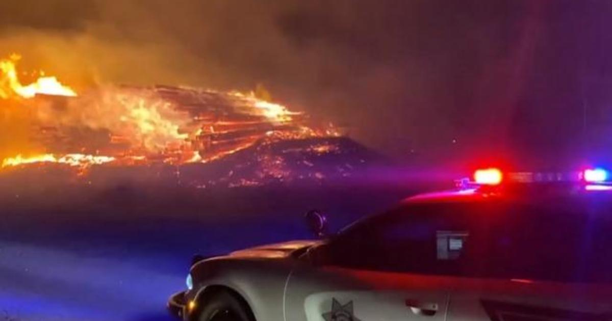 Eye Opener: Thousands of West Coast residents evacuate amid wildfires